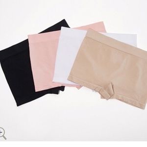 NWT ☀️ Breezies Set of 4 Seamless Boyshort Panties